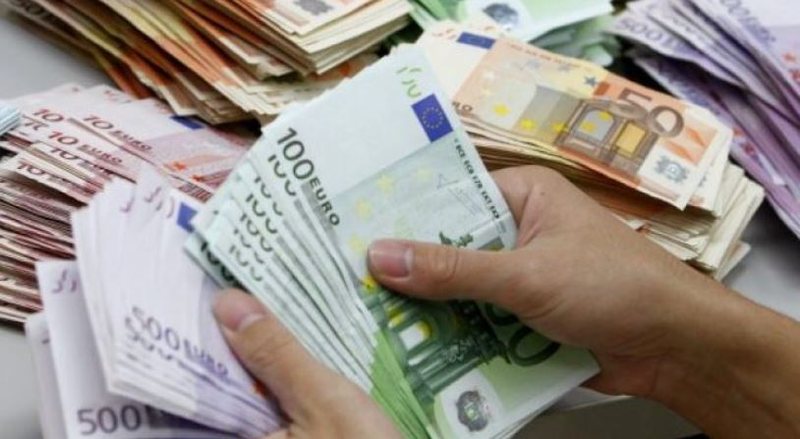 Përmirësohet vlera e euros, ja me sa këmbehen monedhat e huaja në vend Përmirësohet vlera e euros, ja me sa këmbehen monedhat e huaja në vend