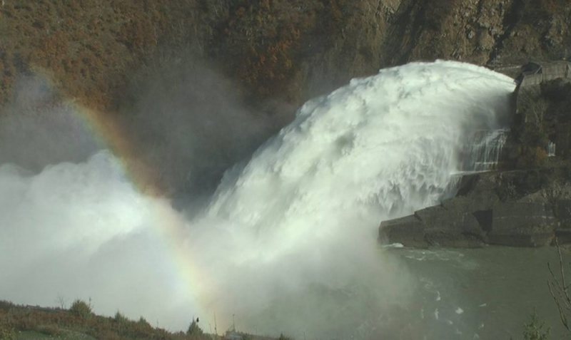 Fierza arrin kuotën maksimale në 288 metra, KESH hap portat e shkarkimit në hidrocentralet e vendit Fierza arrin kuotën maksimale në 288 metra, KESH hap portat e shkarkimit në hidrocentralet e vendit