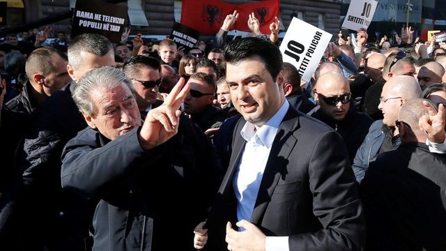 Zgjohet keq Luli nga gjumi për një “krimi” njerëzor që se ka bërë … takoi Ramën në spital Zgjohet keq Luli nga gjumi për një “krimi” njerëzor që se ka bërë … takoi Ramën në spital