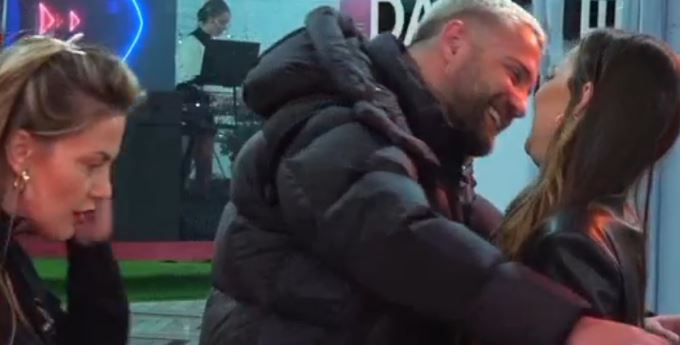 VIDEO/ Olta nuk e priti mirë surprizën e Luizit? Kiara: Kam parë një shikim… VIDEO/ Olta nuk e priti mirë surprizën e Luizit? Kiara: Kam parë një shikim…