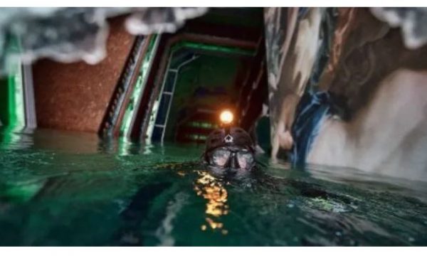 VIDEO/ Rrëfimi për njeriun që mbijetoi tri ditë në fund të detit dhe ishte i vetmi që u gjet i gjallë VIDEO/ Rrëfimi për njeriun që mbijetoi tri ditë në fund të detit dhe ishte i vetmi që u gjet i gjallë