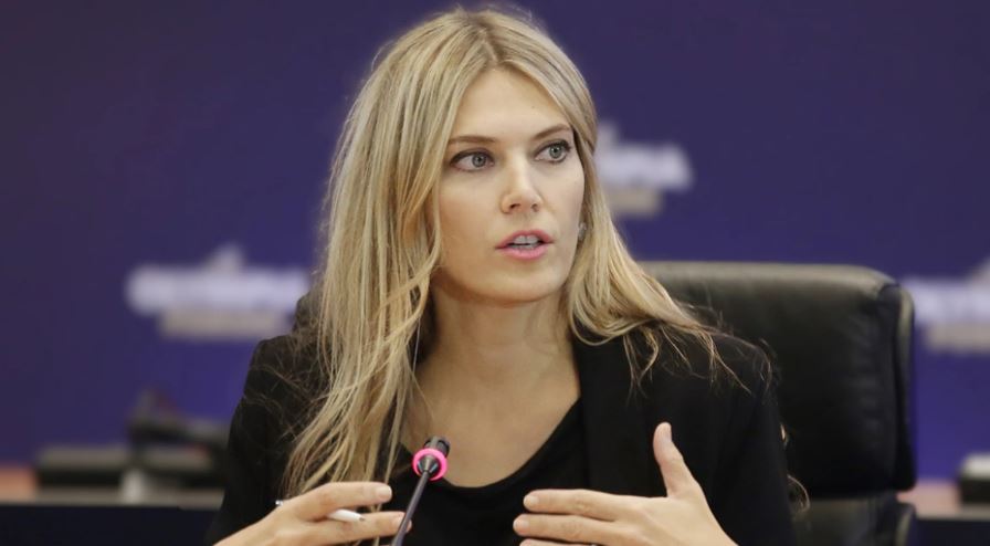 Eurodeputetja Eva Kaili lihet sërish në burg pas skandalit me financimet e Katarit, shpërthen avokati: I hoqën pallton dhe… Eurodeputetja Eva Kaili lihet sërish në burg pas skandalit me financimet e Katarit, shpërthen avokati: I hoqën pallton dhe…