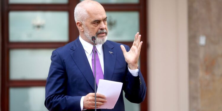 Rama sikur ka ardhur dje në pushtet: Ndjesë shqiptarëve që janë torturuar nga “kllounët dhe qafirët” e instuticionit të tij… Kadastër Rama sikur ka ardhur dje në pushtet: Ndjesë shqiptarëve që janë torturuar nga “kllounët dhe qafirët” e instuticionit të tij… Kadastër