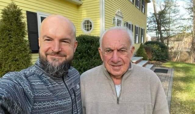 Lela sfidon Berishën! Publikon foto me gazetarin “antisali” që deklaronte: Burgu i Guantanamos s’është aq i madh për t’i futur të gjithë politikanët e kurruptuar të Ballkanit Lela sfidon Berishën! Publikon foto me gazetarin “antisali” që deklaronte: Burgu i Guantanamos s’është aq i madh për t’i futur të gjithë politikanët e kurruptuar të Ballkanit