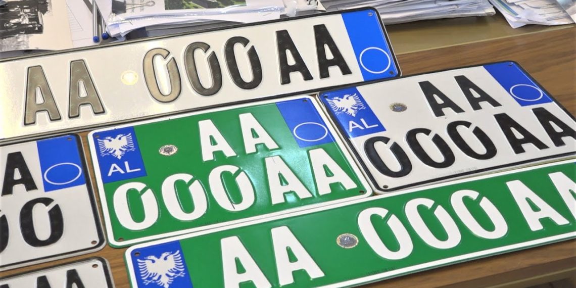 Vijnë targat e personalizuara në Shqipëri…me çmim të “kripur”! Rinovimi i patentës, çdo 15 vjet Vijnë targat e personalizuara në Shqipëri…me çmim të “kripur”! Rinovimi i patentës, çdo 15 vjet