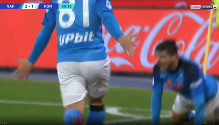 Epike, tifozët e Napolit vendosin në shitje copëzat e barit që morën në stadiumin e Udineses