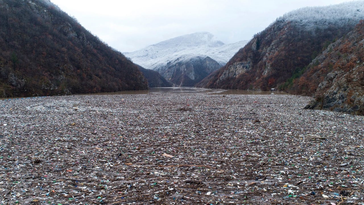 “Lumi i Ballkanit” i njohur për peizazhet mahnitëse kthehet në një vendgrumbullim mbeturinash