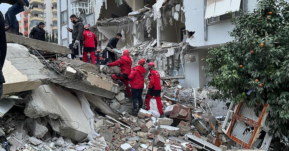 VIDEO/ Pamje të frikshme, shikoni momentin kur tërmeti 7.8 ballë goditi Turqinë, zhurmë dhe lëkundje drithëruese VIDEO/ Pamje të frikshme, shikoni momentin kur tërmeti 7.8 ballë goditi Turqinë, zhurmë dhe lëkundje drithëruese