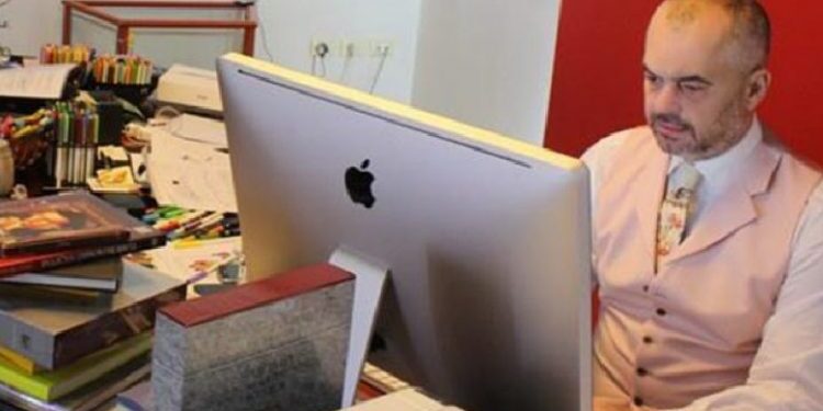 Akuzat e opozitës për presion ndaj administratës, ironizon Rama: Harruan patronazhistët dhe u turren tek ‘Aktivistët’! Urime për përgëzimin tuaj në baltën e djajve