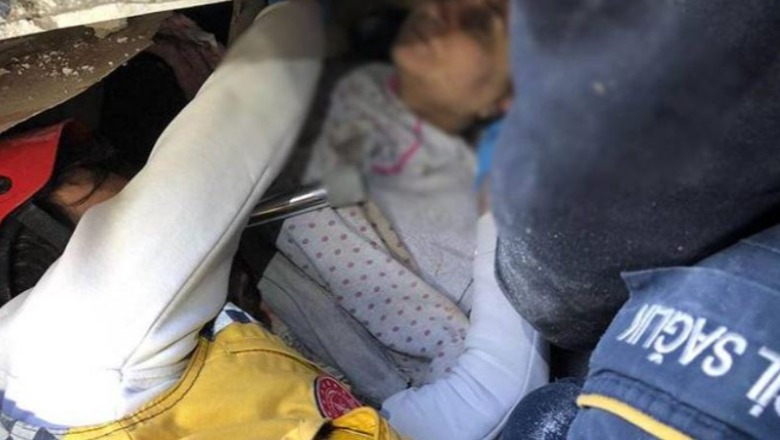 VIDEO/ Gruaja nxirret e gjallë pas 108 orësh nën rrënoja: A është burri im gjallë? Nëse s’është, jeta ime s’ka kuptim VIDEO/ Gruaja nxirret e gjallë pas 108 orësh nën rrënoja: A është burri im gjallë? Nëse s’është, jeta ime s’ka kuptim