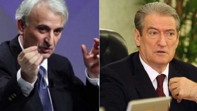 Petro Koçi i drejtohet Berishës: Të kujtohet si e rrëmbeu SHIK-u yt Kiço London në ’96-ën? Je vetë krimi, kujtohu dhe rrëfeja LaCivitas Petro Koçi i drejtohet Berishës: Të kujtohet si e rrëmbeu SHIK-u yt Kiço London në ’96-ën? Je vetë krimi, kujtohu dhe rrëfeja LaCivitas