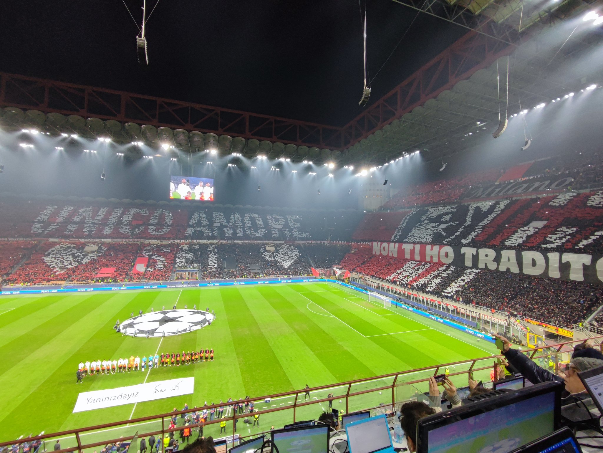 Rikthehet melodia e kampionëve! Milan dhe Bayern Munich fitojnë në 1/8 e Champions League Rikthehet melodia e kampionëve! Milan dhe Bayern Munich fitojnë në 1/8 e Champions League