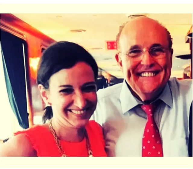 Gazetari amerikan i Gërdecit flet për ish-të dashurën e McGonigal, që entuziasmoi Berishën: Sillet çuditshëm, po bashkëjeton me mikun e ngushtë të Trump