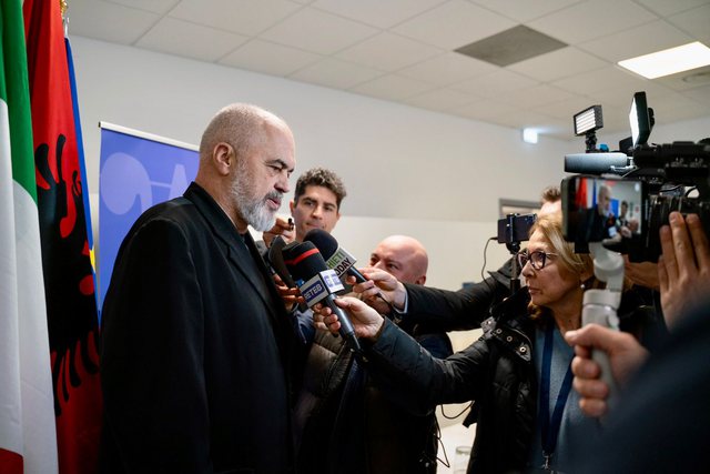Edi Rama nderohet me “Urdhri i Minervës”, ndër titujt më të lartë të botës së akademikëve në Itali