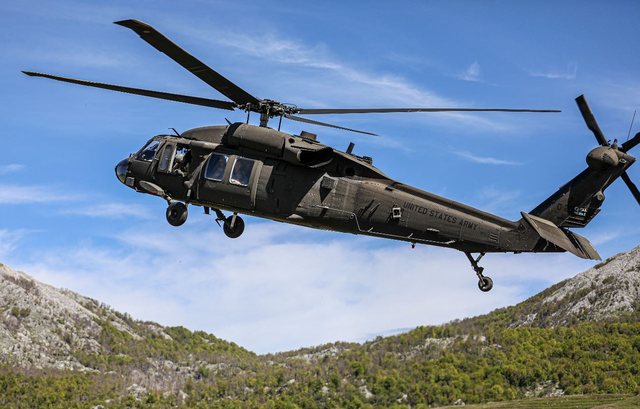Helikopteri i marinës amerikane zbarkon në Shqipëri, ambasada del me njoftimin e rëndësishëm Helikopteri i marinës amerikane zbarkon në Shqipëri, ambasada del me njoftimin e rëndësishëm