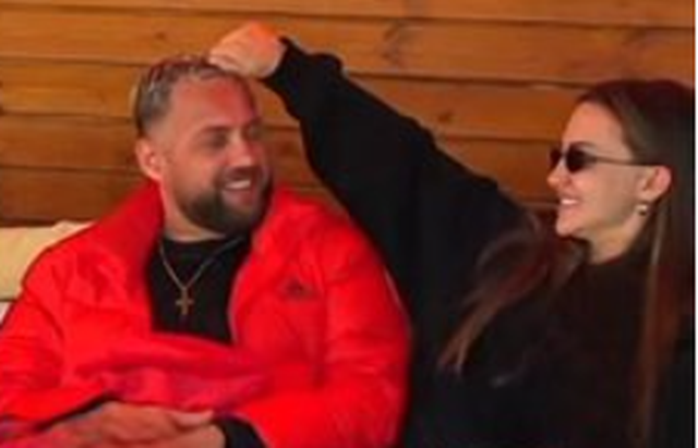 Luizi i preku faqen Keisit, ‘çmendet’ Kiara, i shkul flokët dhe i gjuan këngëtarit