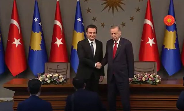 Mesazhi mes rreshtash i Erdogan-it për Kurtin: Ne iu njohëm pas Amerikës, kjo është domethënëse Mesazhi mes rreshtash i Erdogan-it për Kurtin: Ne iu njohëm pas Amerikës, kjo është domethënëse