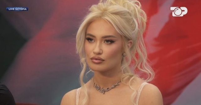 “Kosova kufizohet me Greqinë, At Zef Pllumi vdiq 27 vjeç, Skënderbeu lindi në 1956” – Perlat nga një vajzë “VIP” “Kosova kufizohet me Greqinë, At Zef Pllumi vdiq 27 vjeç, Skënderbeu lindi në 1956” – Perlat nga një vajzë “VIP”