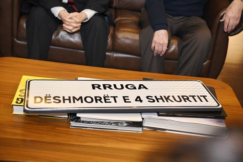 Erion Veliaj tregon pse riktheu emërtimin e Rrugës “4 Dëshmorët”: Meta dhe Berisha komunistë si neofashistë të tërbuar