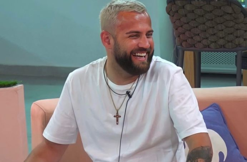 Po thyen rrjetin! “Kamerën e kam mbrapa”: Si e kuptoi vite më parë Luizi se po i bëjnë kamerë të fshehtë? (Video) Po thyen rrjetin! “Kamerën e kam mbrapa”: Si e kuptoi vite më parë Luizi se po i bëjnë kamerë të fshehtë? (Video)