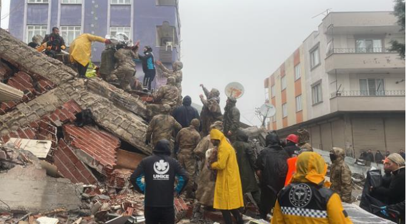 Tragjedia në Turqi! Rritet frikshëm numri i viktimave, mbi 500 të vdekur dhe 3 mijë të plagosur Tragjedia në Turqi! Rritet frikshëm numri i viktimave, mbi 500 të vdekur dhe 3 mijë të plagosur