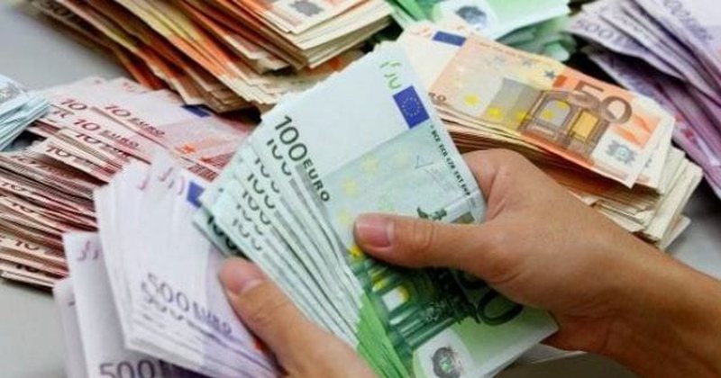 Euro dhe Dollari në krizë, lajme ‘të hidhura’ dhe për Paundin! Ja ç’po ndodh me monedhat e huaja Euro dhe Dollari në krizë, lajme ‘të hidhura’ dhe për Paundin! Ja ç’po ndodh me monedhat e huaja