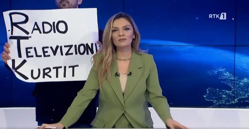 “Radio televizioni Kurtit”? Çfarë ndodhi gjatë edicionit te lajmeve në televizionin publik? (Video) “Radio televizioni Kurtit”? Çfarë ndodhi gjatë edicionit te lajmeve në televizionin publik? (Video)
