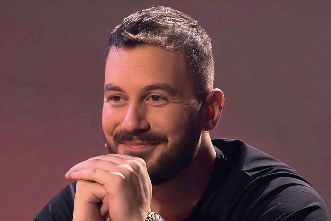 Romeo Veshaj në BBV për të sfiduar Luizin?! Ja përgjigjia e tij ndaj ftesës së Lori dhe Sara Hoxhës! Romeo Veshaj në BBV për të sfiduar Luizin?! Ja përgjigjia e tij ndaj ftesës së Lori dhe Sara Hoxhës!