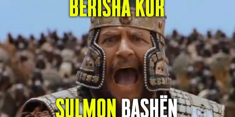 VIDEO/ Sali Berisha me dy “fytyra”: Përballë Bashës si “bishë” me leva e çekiç, përballë Ramës me qiri dhe …”ju lutem”!