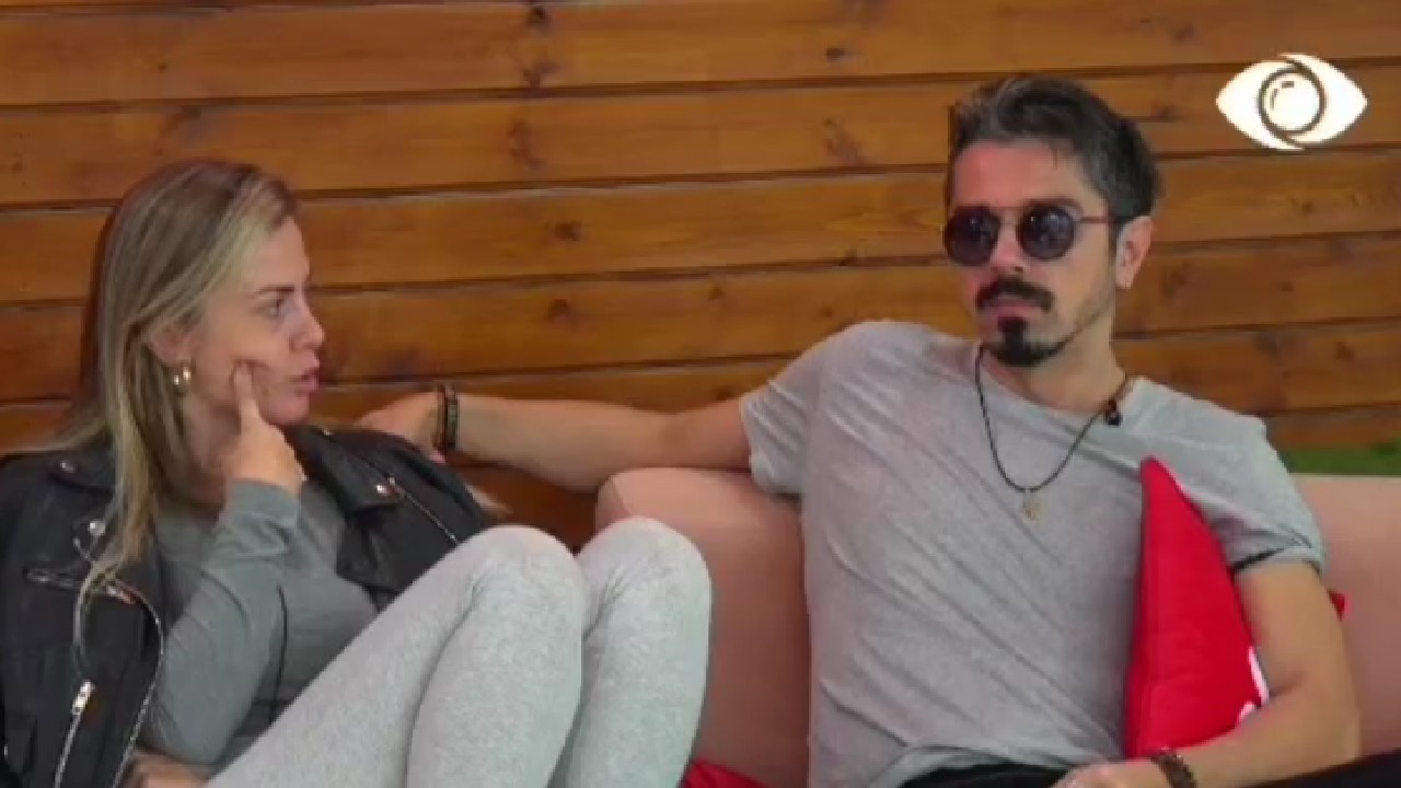 Amosi doli, Olta qan dhe bërtet: E bëtë ju edhe ju e larguat! Si ka mundësi ikën ky? Amosi doli, Olta qan dhe bërtet: E bëtë ju edhe ju e larguat! Si ka mundësi ikën ky?