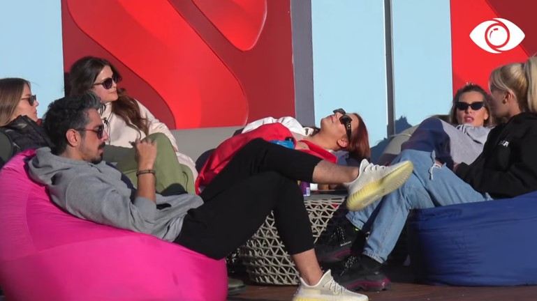 Produksioni nxorri Efin nga shtëpia me intriga “inteligjence”, Dea Mishel në “qiellin shtatë”: Luizi ka frikë nga unë se jam… (Video) Produksioni nxorri Efin nga shtëpia me intriga “inteligjence”, Dea Mishel në “qiellin shtatë”: Luizi ka frikë nga unë se jam… (Video)