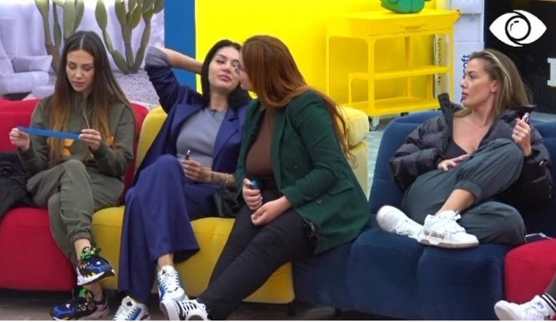 Sëmuret Efi! Mjekët tregojnë se çfarë ka pasi e vizituan, i japin kurë mjekimi Sëmuret Efi! Mjekët tregojnë se çfarë ka pasi e vizituan, i japin kurë mjekimi