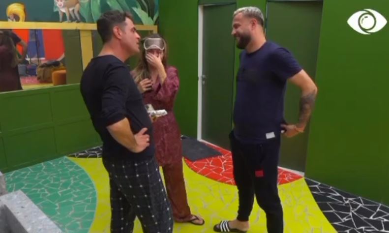 ‘Maestro’ humb nëpër shtëpi, Olta dhe Luizi e gjejnë në tualet: Mos u mërzit, nuk do të nominojmë! ‘Maestro’ humb nëpër shtëpi, Olta dhe Luizi e gjejnë në tualet: Mos u mërzit, nuk do të nominojmë!