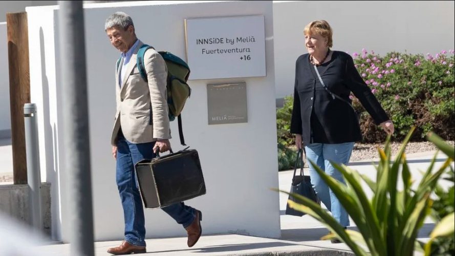 Për shumë vite gruaja më e fuqishme në botë, sot udhëton me klasin e lirë… nuk ka pallate me ligjin 7501  me qera