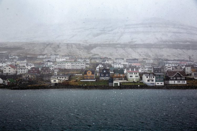 Ishuj të ftohtë, të largët dhe pa gra: Jeta e vështirë e burrave në Faroe kundërshtarit tonë në kualifikueset e Europianit (Foto)