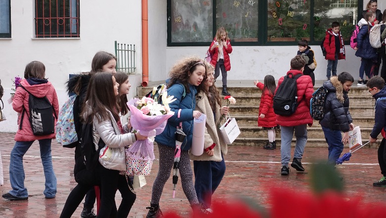 Sot 7 marsi, dita e mësuesit! 136 vite më parë u hap Mësonjëtorja e Parë Shqipe Sot 7 marsi, dita e mësuesit! 136 vite më parë u hap Mësonjëtorja e Parë Shqipe