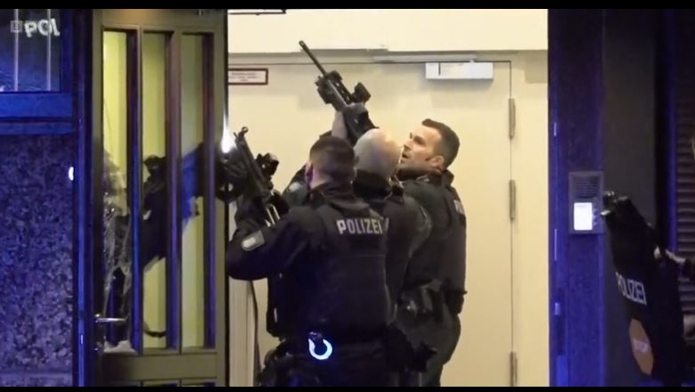 Të shtëna me armë në Hamburg në një mbledhje të Dëshmitarëve të Jehovait, 7 të vdekur dhe disa tjerë të plagosur Të shtëna me armë në Hamburg në një mbledhje të Dëshmitarëve të Jehovait, 7 të vdekur dhe disa tjerë të plagosur