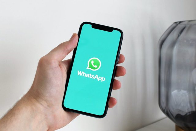 WhatsApp jep zgjidhjen për “të hequr qafe” grupet e vjetra WhatsApp jep zgjidhjen për “të hequr qafe” grupet e vjetra