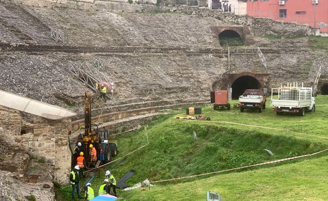 Nis operacioni për nxjerrjen totale të Amfiteatrit të Durrësit Nis operacioni për nxjerrjen totale të Amfiteatrit të Durrësit