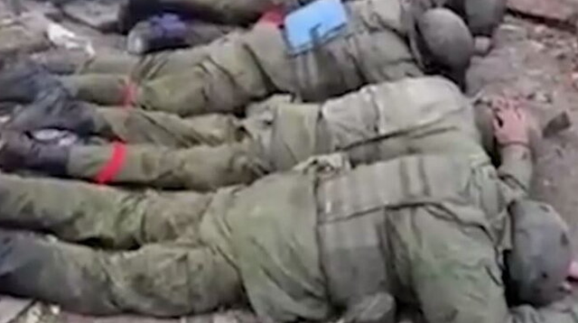 OKB: Ukraina po bën ekzekutime në grup të robërve rus! A po bën krime lufte Zelensky?! OKB: Ukraina po bën ekzekutime në grup të robërve rus! A po bën krime lufte Zelensky?!