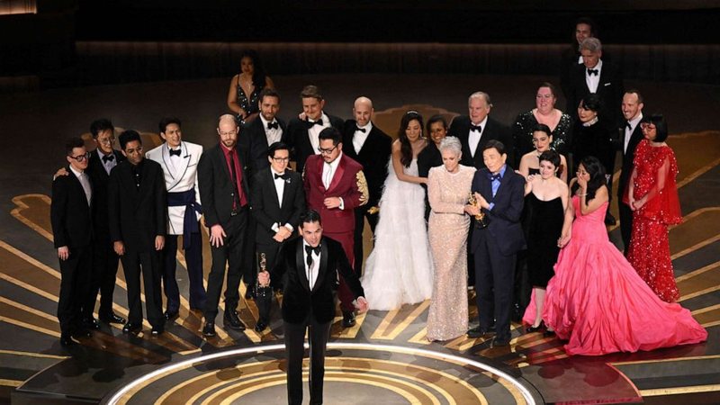Çmimet ‘Oscars’ 2023/ Zbardhet lista e fituesve: Zbulohet filmi me shikueshmëri rekord që mori 7 trofe