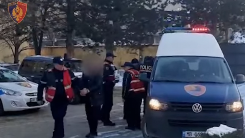 Arrestimi i gruas në Shkodër për mos shlyerjen e një gjobe 250 mijë lekëshe ! Shpërthen ish-drejtuesi i Policisë së Shtetit: Turp i madh! Si i mban shtëpia ministrin e Drejtësisë?! Arrestimi i gruas në Shkodër për mos shlyerjen e një gjobe 250 mijë lekëshe ! Shpërthen ish-drejtuesi i Policisë së Shtetit: Turp i madh! Si i mban shtëpia ministrin e Drejtësisë?!