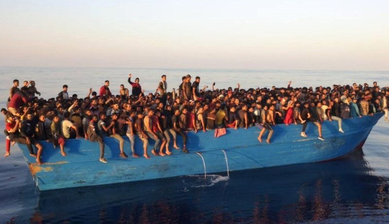 Alarmante! Drejt Italisë me tre varka: Shpëtohen 1000 emigrantë! Ja çfarë pritet të ndodhë