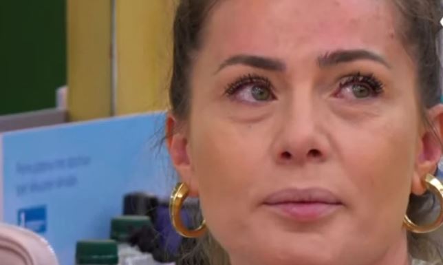 VIDEO/ Olta ndjen mungesën e Kiarës dhe përlotet: Luizi është idiot që merret me mua VIDEO/ Olta ndjen mungesën e Kiarës dhe përlotet: Luizi është idiot që merret me mua