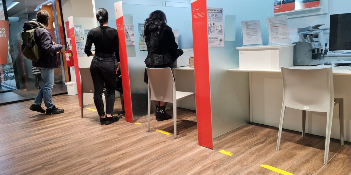 SKANDALI/ Bllokohet sërish banka Intesa Sanpaolo, ironizon Shella: Më keq se në kohën e vajgurit, urrejnë njeriun SKANDALI/ Bllokohet sërish banka Intesa Sanpaolo, ironizon Shella: Më keq se në kohën e vajgurit, urrejnë njeriun