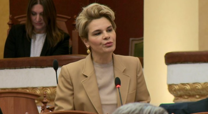 Monika Kryemadhi: Si nuk doli ndonjë email i bashkëshortes apo kunatit të Ramës që fitojnë tendera?