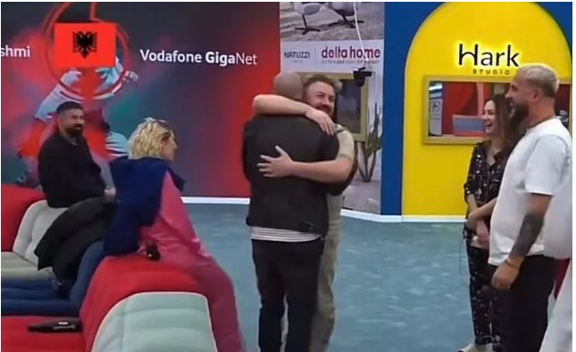 I’a fitoi zemrën Kristi! Sabiani: Hajde te vjehrri të përqafojë! I’a fitoi zemrën Kristi! Sabiani: Hajde te vjehrri të përqafojë!