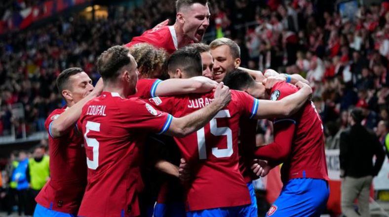 Luhen dy ndeshjet e grupit E ku ndodhet Shqipëria. Ja rezultatet Luhen dy ndeshjet e grupit E ku ndodhet Shqipëria. Ja rezultatet