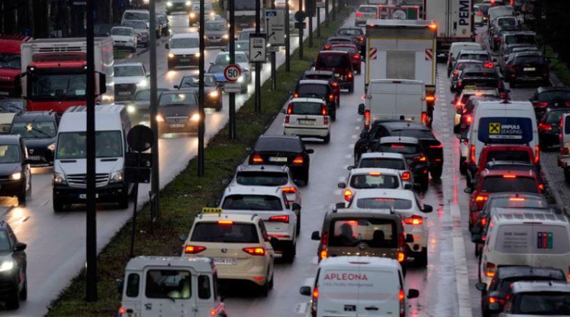 BE dhe Gjermania arrijnë marrëveshjen për motorët me djegie, do të lejohet shitja e makinave edhe pas vitit 2035 BE dhe Gjermania arrijnë marrëveshjen për motorët me djegie, do të lejohet shitja e makinave edhe pas vitit 2035