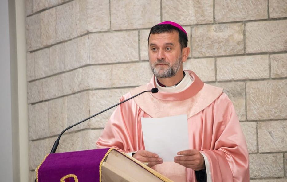 Rrëfimi i Dom Gjergj Metës: Po ndërtojnë biznese mbi kufoma fshatrash të vdekur! Sytë me lot e po qaja prej turpi nga njerëzit në meshë Rrëfimi i Dom Gjergj Metës: Po ndërtojnë biznese mbi kufoma fshatrash të vdekur! Sytë me lot e po qaja prej turpi nga njerëzit në meshë